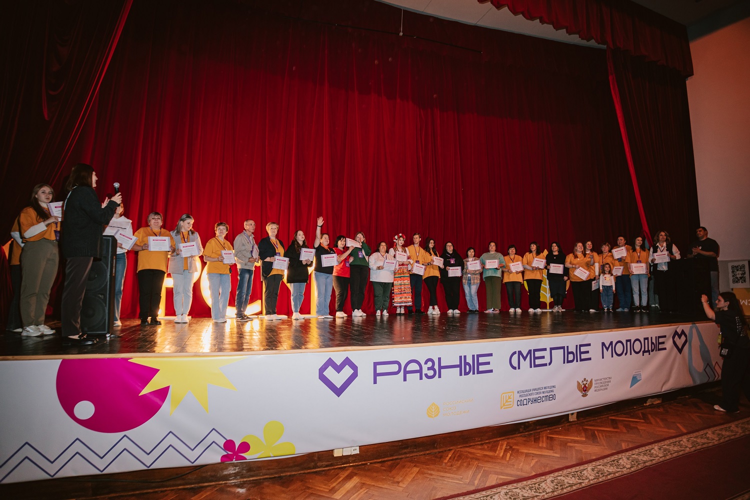 Участие команды ИСПО во Всероссийском форуме «Разные. Смелые. Молодые» в Москве decada2