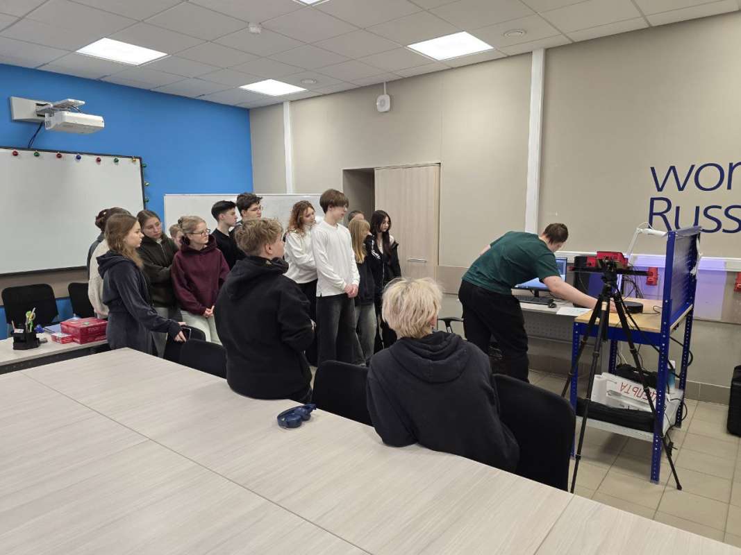 Мастер-класс для школьников в рамках чемпионата Профессионалы decada2