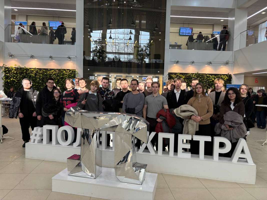 «Газпром» зовет будущих профессионалов: студенты ИСПО на Ярмарке вакансий!